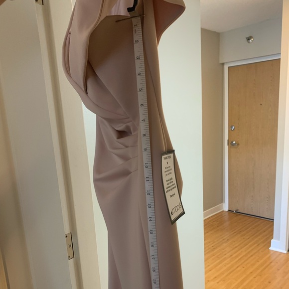 Xscspe Off the shoulder ruched gown - Picture 4 of 6